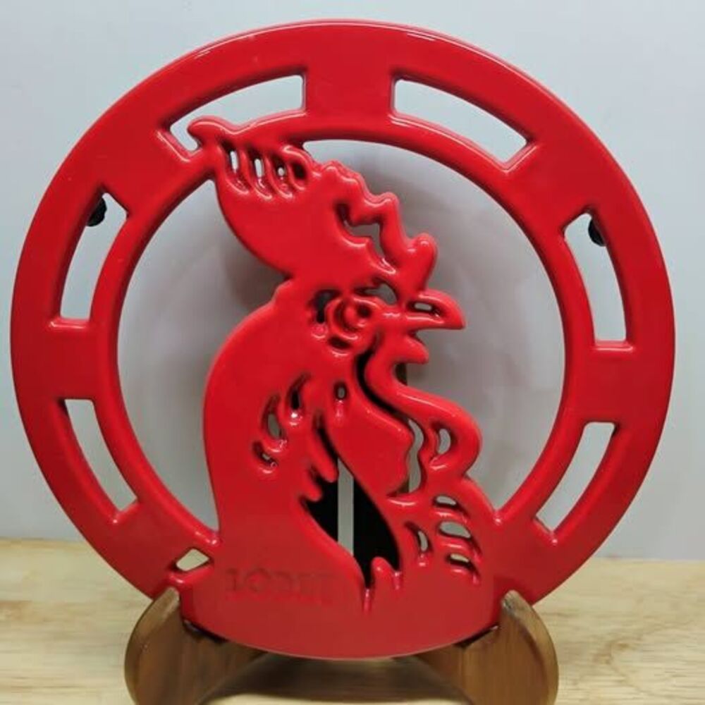 Lodge Red Enameled Cast Iron Rooster Trivet 8” Farmhouse Kitchen